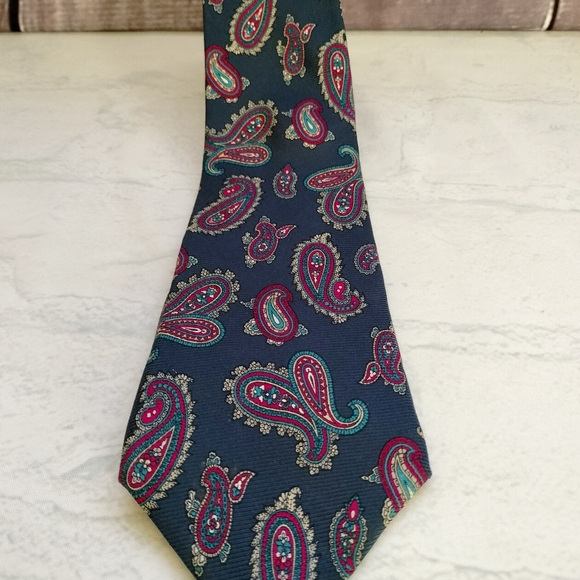 Johnny Carson Vintage Silk Tie Necktie Blue Red Small Paisley Formal Business - Picture 8 of 9